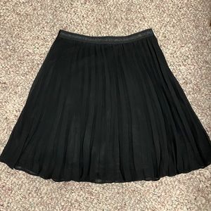 Guess pleated skirt